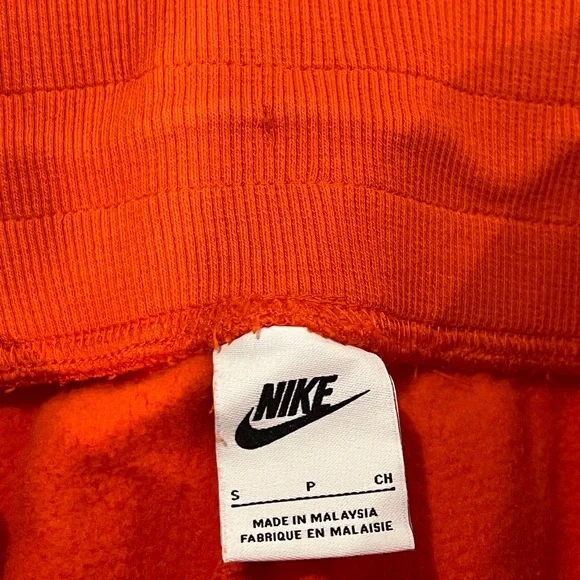 Nike Women’s Burnt Orange Jogger Sweatpants - Picture 4 of 4